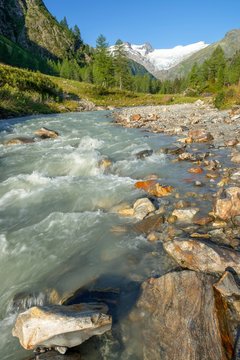 Gschlossbach in Tauern Valley, behind Schwarze Wand, Hoher Zaun and Grossvenediger, Venediger Group, Hohe Tauern National Park, East Tyrol, Austria, Europe
