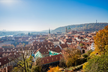 Fototapeta na wymiar Vue panoramique sur la ville de Prague