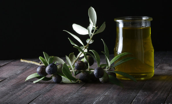 olive fresche e olio di oòiva