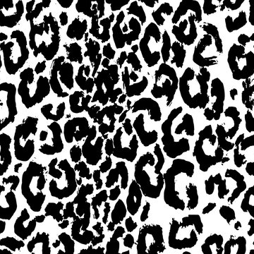 Seamless black and white leopard pattern. Animal skin grunge texture. Vector illustration.