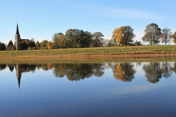 Fototapeta premium Goldener Oktober an der Elbe bei Riesa / Blick über den Fluss nach Boritz