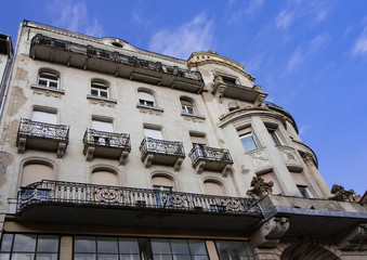 Altes Gebäude in Budapest, Ungarn. Man müsste es renovieren