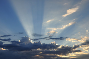 Clouds through which pass the rays of the sun at dawn