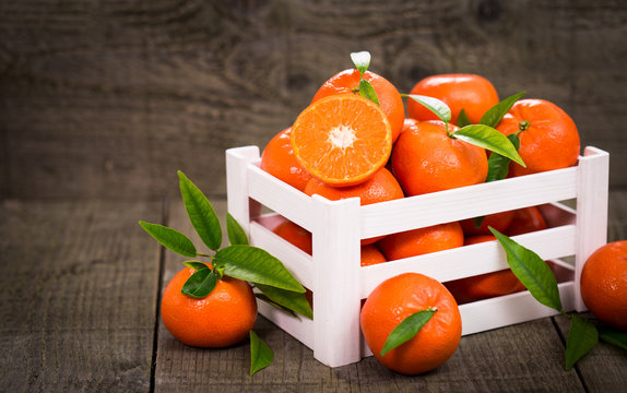 Fresh tangerine in the crate 