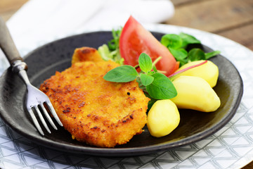 Wiener Schnitzel,Kartoffeln,Salat
