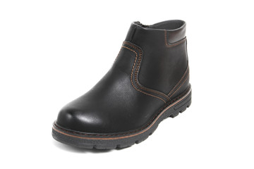 Mans demi-season leather shoes isolated on wthite
