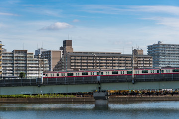 Fototapeta premium 運河の上を走る鉄道
