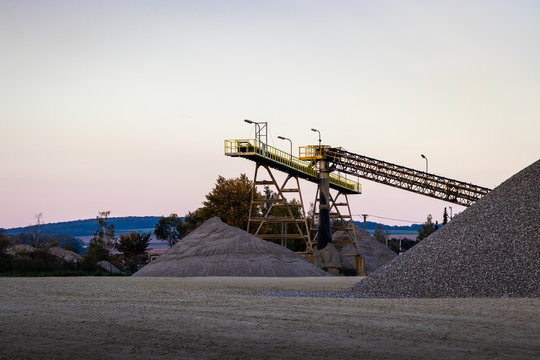 gravel extraction, mine industry, heavy conveyors 