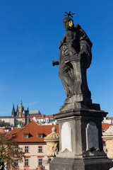Obraz premium Colorful autumn Prague gothic Castle with the Lesser Town above River Vltava in the sunny Day, Czech Republic