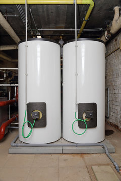 deux boilers installlation chauffage cave