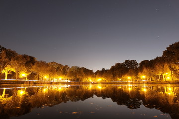 Fototapeta na wymiar Herbstabend im Park Leipzig