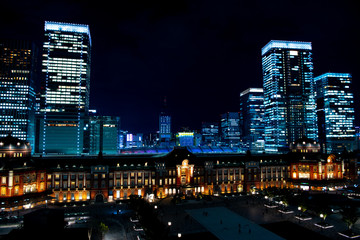 Fototapeta na wymiar 東京駅の夜景-新丸ビルのテラスから-