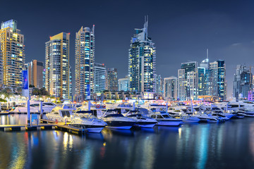 Fototapeta premium Dubai Marina at night, sunset in Dubai Marina