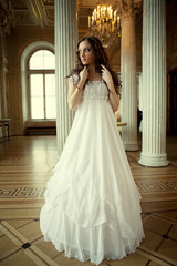 Obraz premium Portrait of a beautiful young victorian lady in white dress