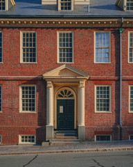 Obraz premium Entrance to the Old State House in downtown Boston, USA