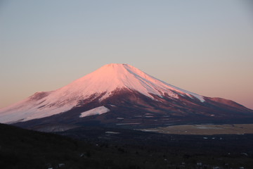 朝日の当たる富士