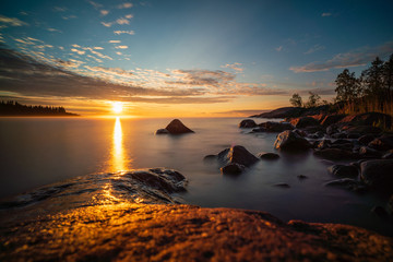 Fototapeta premium Beautiful sunrise over sea