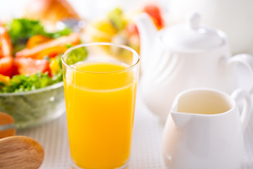 朝食〜オレンジジュース