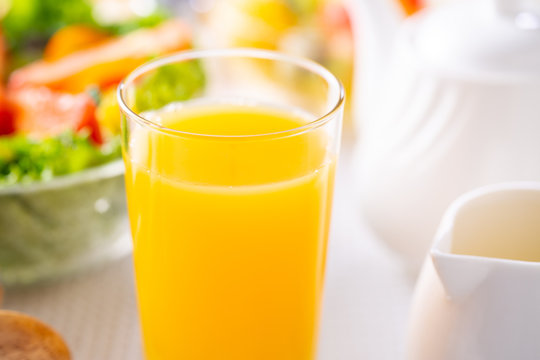 朝食〜オレンジジュース
