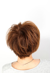 Naklejka premium 女性 後ろ姿 カットモデル ヘアスタイル