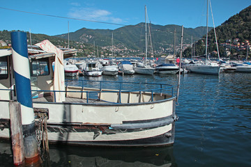 Boote im Hafen von Como am Comer See