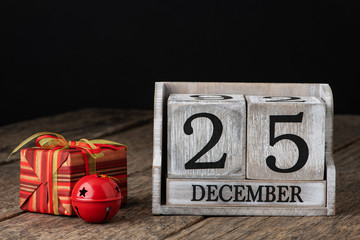 Block calendar date 25 and month december