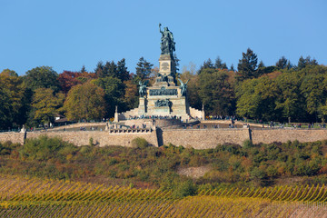 Germania im Herbst - R&uuml;desheim - nah