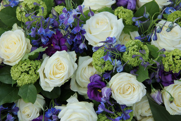 Wedding arrangement in white and blue