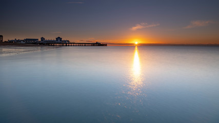 Obraz premium Autumn sunrise over Southsea Pier, Portsmouth, Hampshire, UK