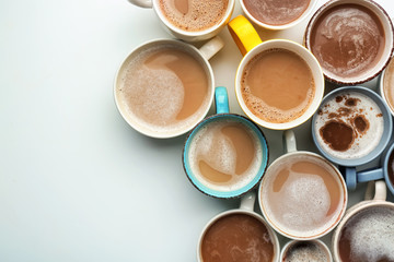 Obraz na płótnie Canvas Many cups with tasty aromatic coffee on white background, top view