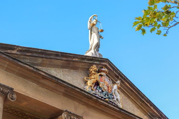 Obraz premium Justice looking down from an old court house