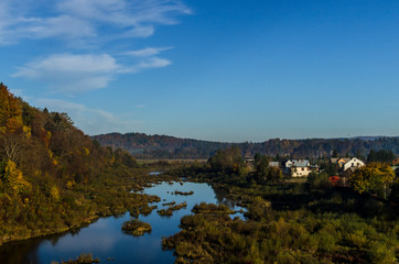 Fototapeta na wymiar rzeka jesienią