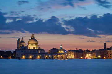 Fototapeta na wymiar Venezia, dal tramonto all'alba