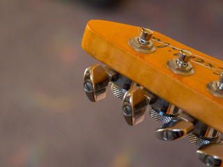 Tête de guitare  avec ses mécaniques