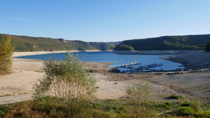 Bateaux au bord du lac