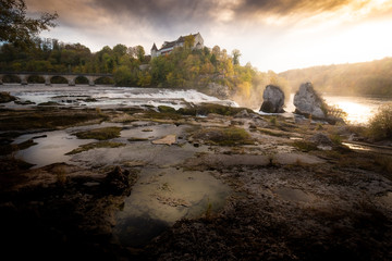 Der Rheinfall bei Schaffhausen in der Schweiz