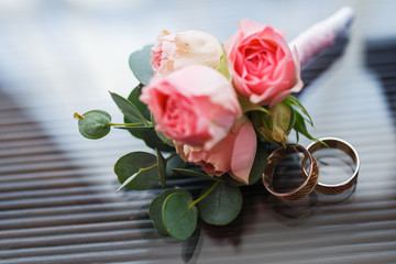 pink rose on wooden background
