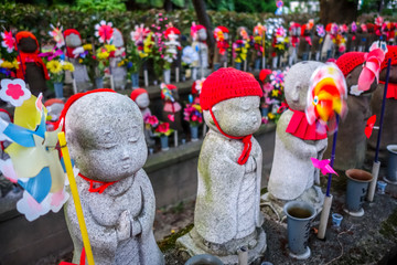 Fototapeta premium Jizo statues at Zojo-ji temple, Tokyo, Japan