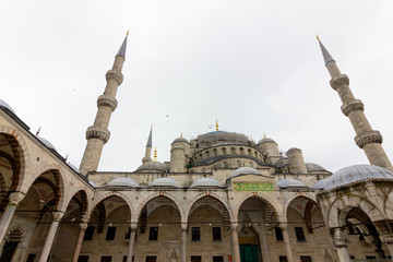 Fototapeta na wymiar Public places A world heritage blue mosque in the historic city of Turkey.