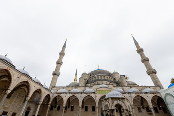 Fototapeta na wymiar Public places A world heritage blue mosque in the historic city of Turkey.