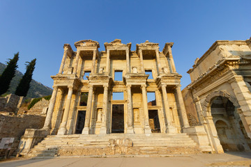 Obraz premium Public places A world heritage ephesus library in the historic city of Turkey.