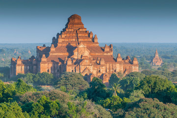 Fototapeta na wymiar Dhammayangyi pagoda in Bagan, Mandalay, Myanmar, Asia.