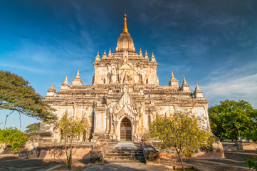 Fototapeta na wymiar Gawdawpalin Temple Pagoda in Old Bagan, Bagan, Myanmar (Burma).