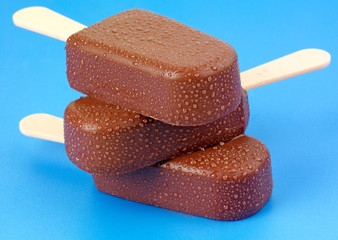 CHOCOLATE ICE CREAM LOLLIPOPS