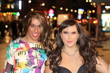 Obraz na płótnie Canvas Drag queens enjoying a night out