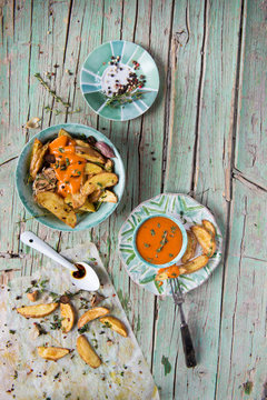 Roast spanish  spicy potato wedges with ""brava""sauce