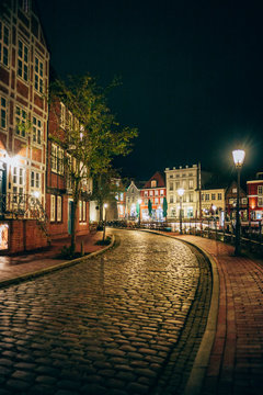 Hafen der Altstadt der Hansestadt Stade bei Nacht