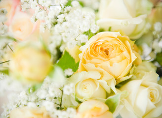 beautiful bouquet in white and yellow / wunderschöner Blumenstrauß in weiß und gelb