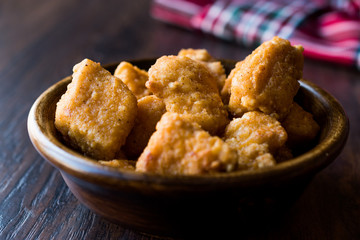 Boneless Chicken Wings in Wooden Bowl / Nuggets
