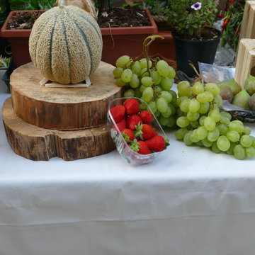 frutta fresca sul tavolo, gustosa e naturale